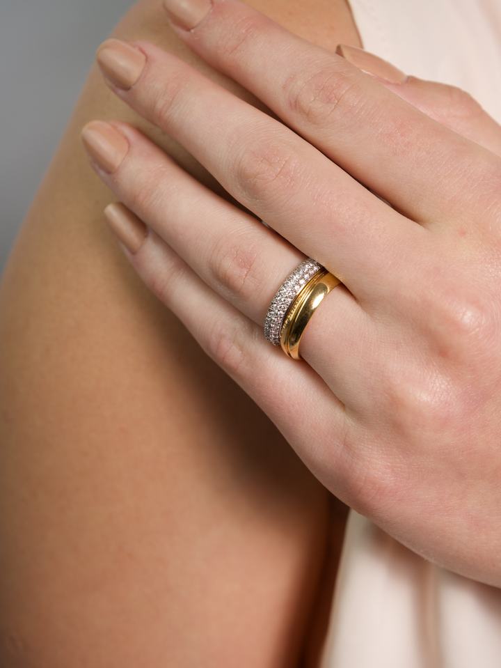 Aliança em ouro 18k cravejada de diamantes