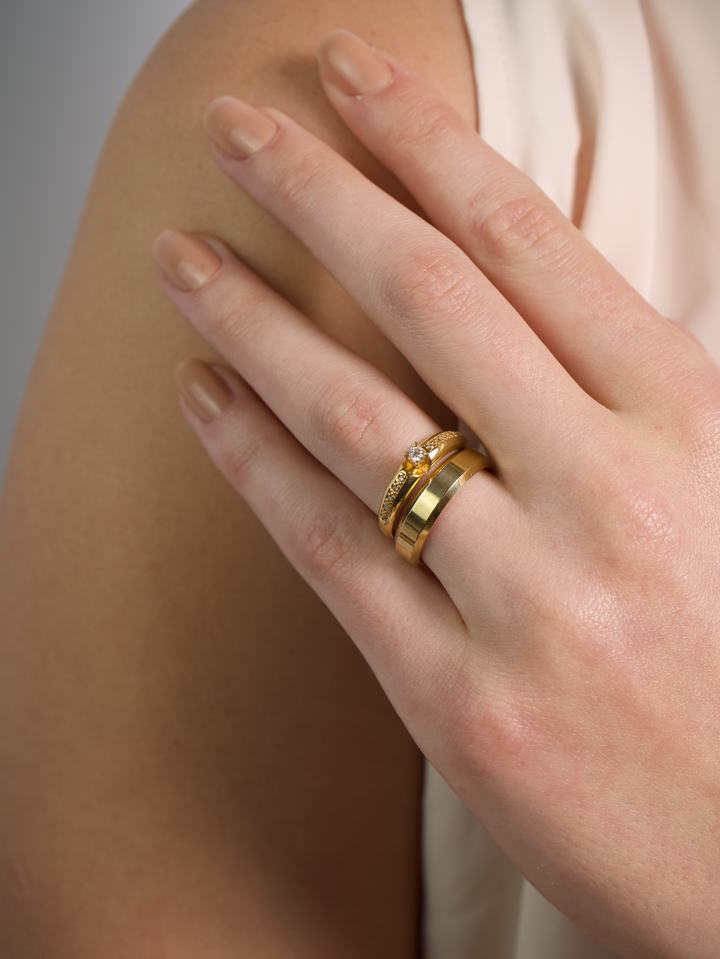 Aliança lisa em ouro 18k